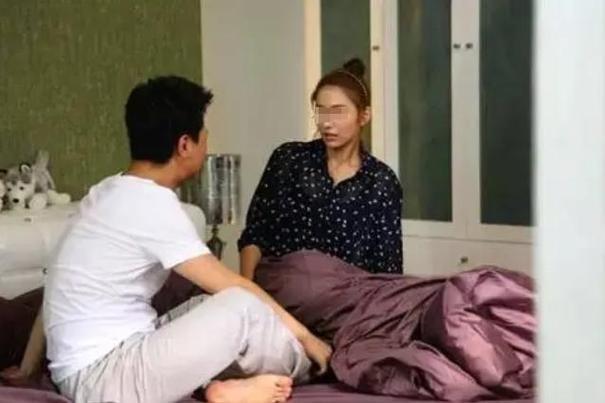 我哥给我打电话，说妹啊，你转账回来20000块钱，然后以后每个月都给爸妈打100