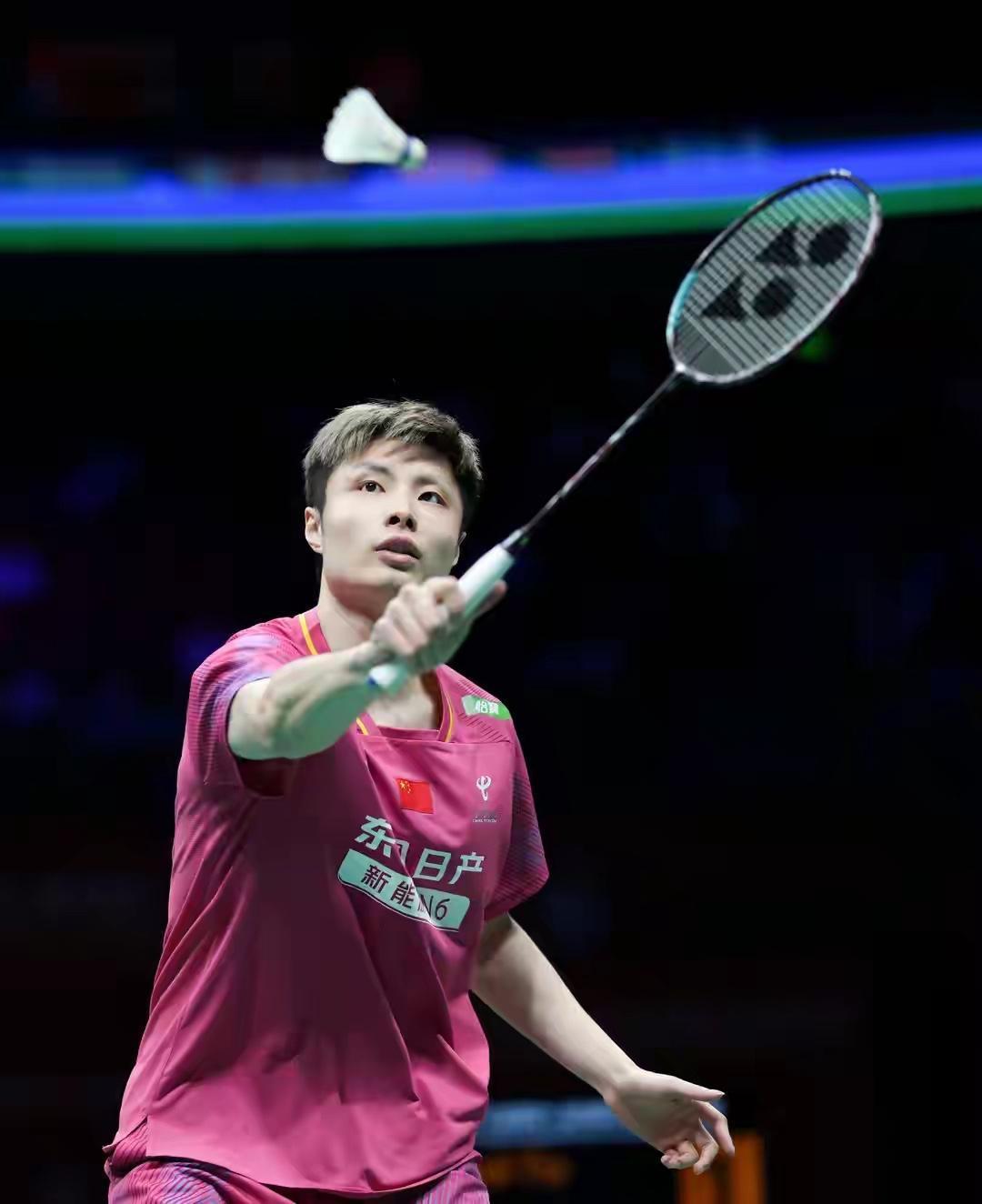 石宇奇进亚锦赛8强啦！
石宇奇轻松击败李卓耀，本来赛前都以为会是一场硬仗呢，但实