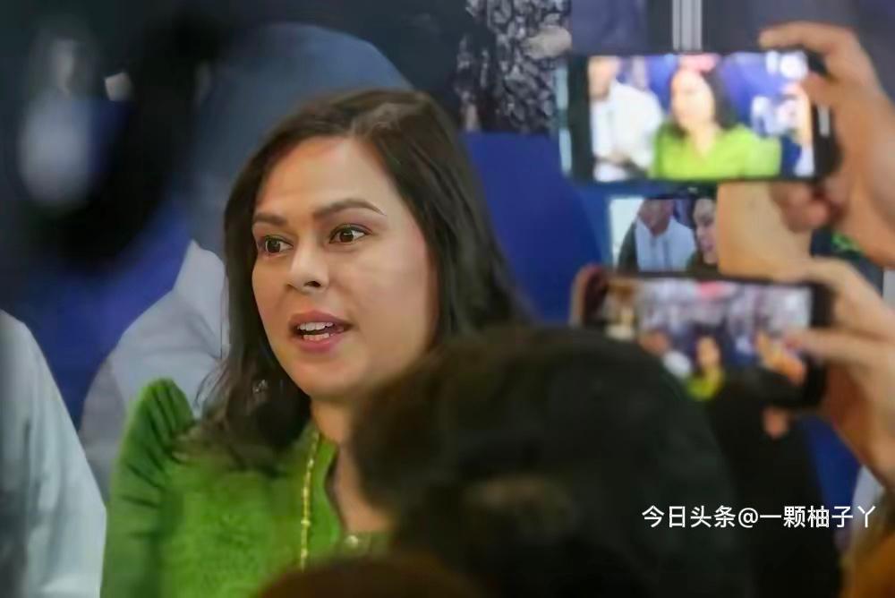 菲律宾副总统莎拉·杜特尔特近期透露，已有不少人主动联系她，想加入她正在筹备的参议