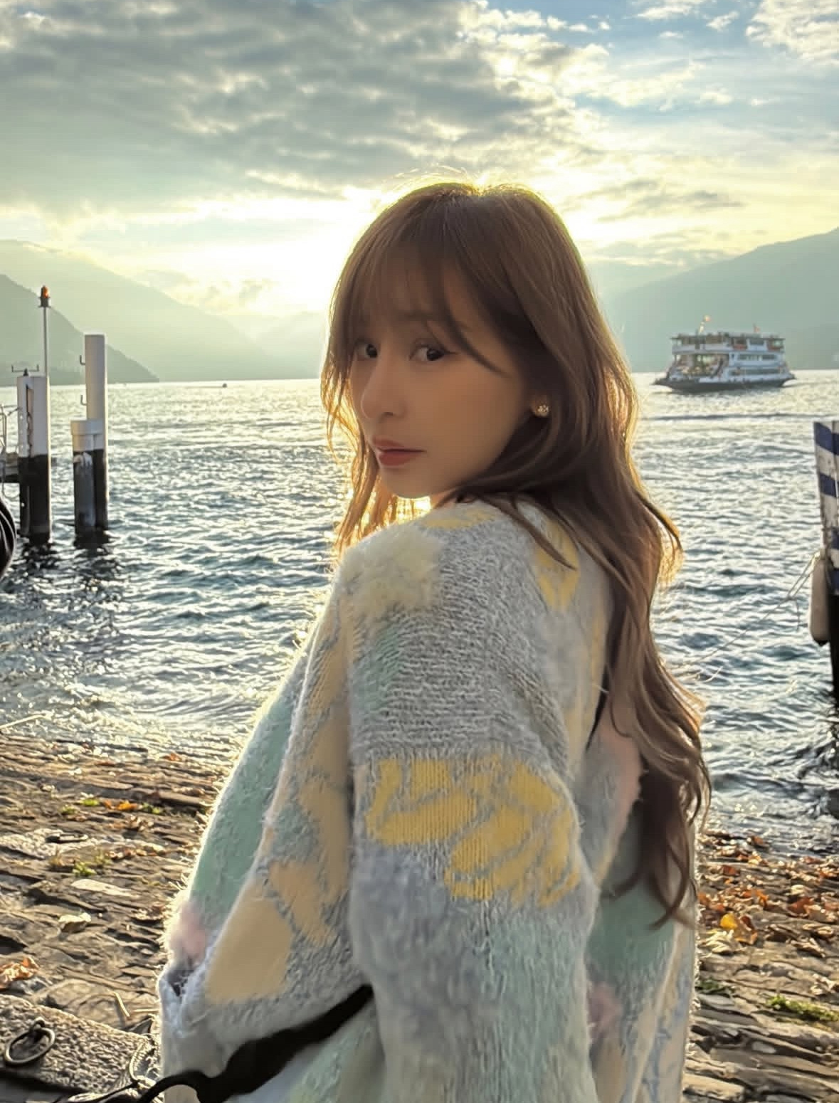 每当自己感觉对什么都毫无兴趣的时候，她就会营业一条让我春心荡漾的动态完全巧合来的