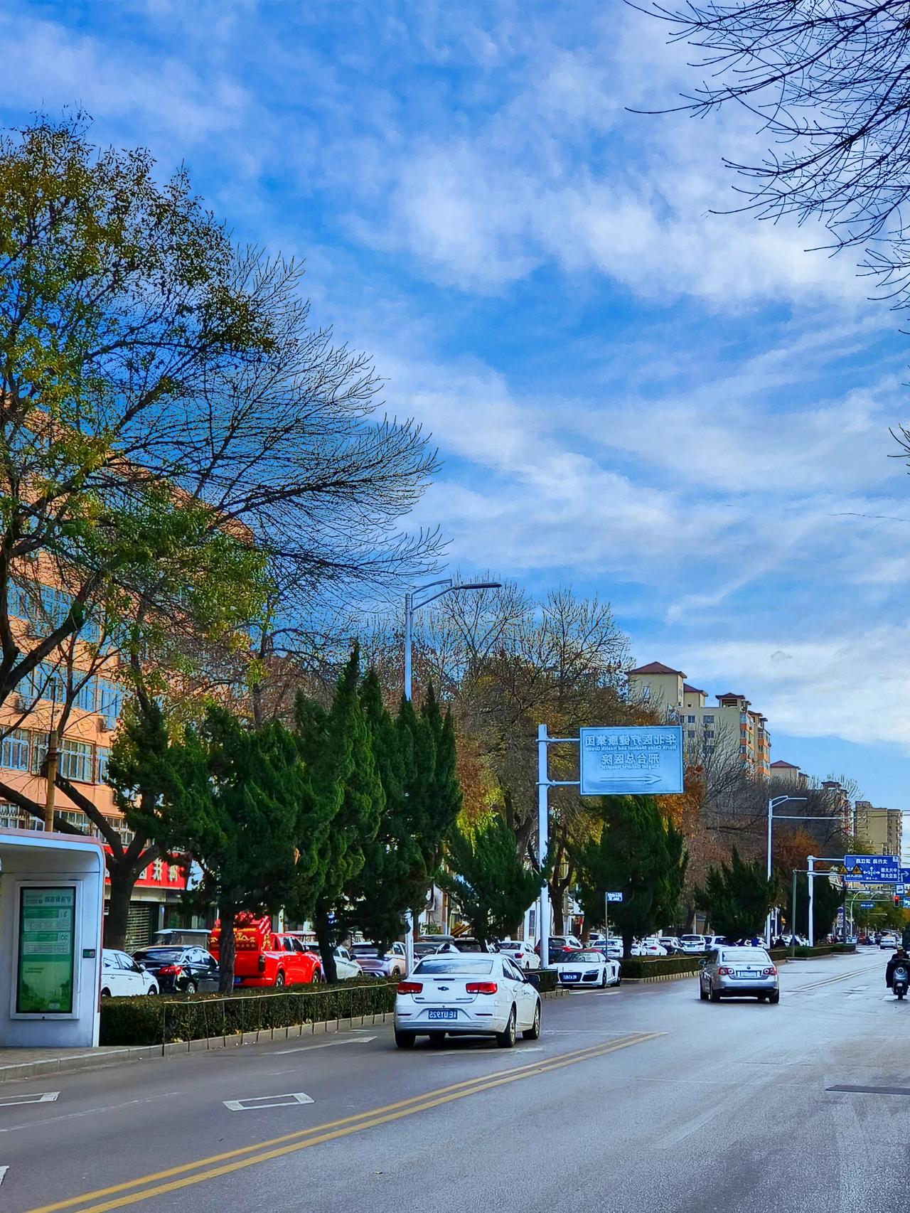 街景随手一拍，总能捕捉到岁月痕迹与城市韵味，令人着迷。