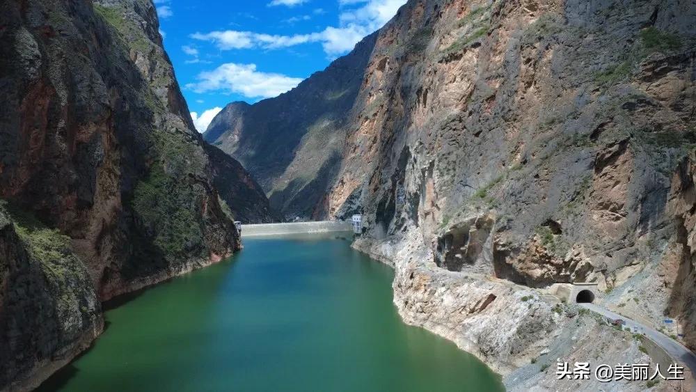 得荣毛屋大峡谷—地球最后的裂痕！
一眼万年！