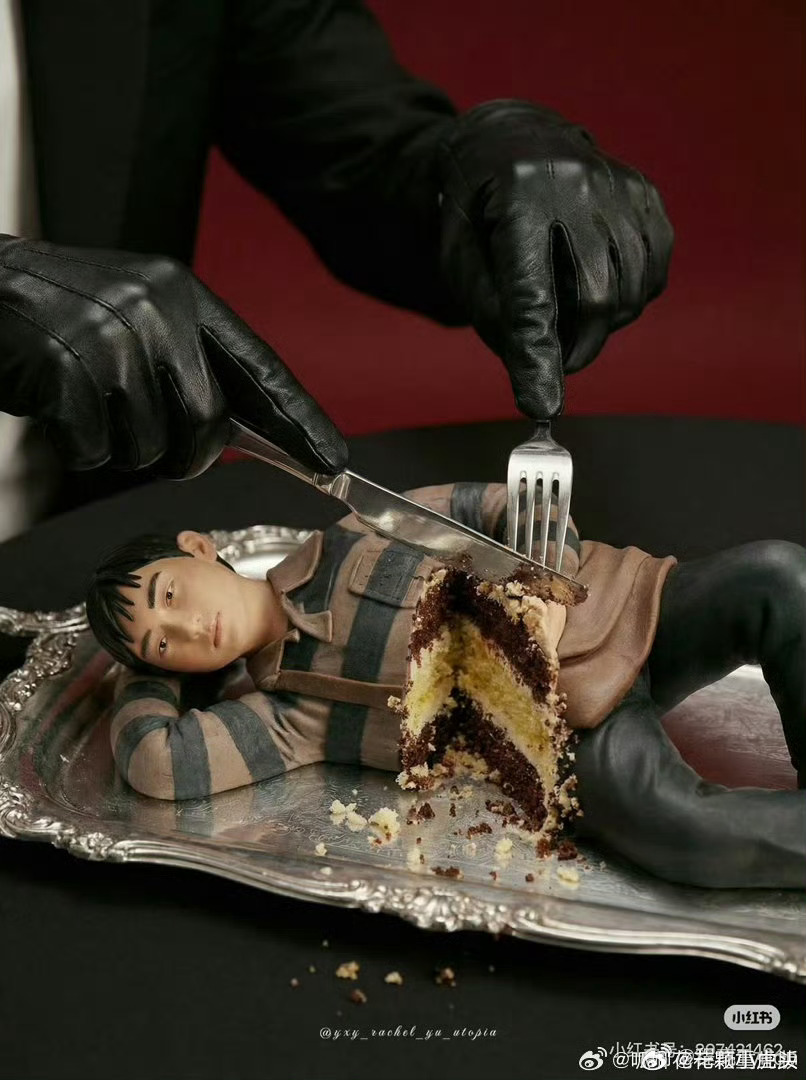 天才游戏导演程亮发海棠的二创，导演你也很为丁禹兮塑造的陈伦着迷吧，这么BT的照片