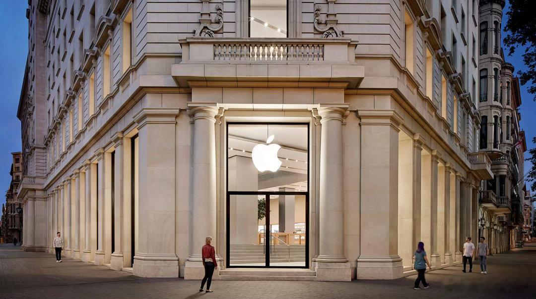 位于巴塞罗那市中心、装潢精美的格拉西亚大道Apple Store零售店，在停业约