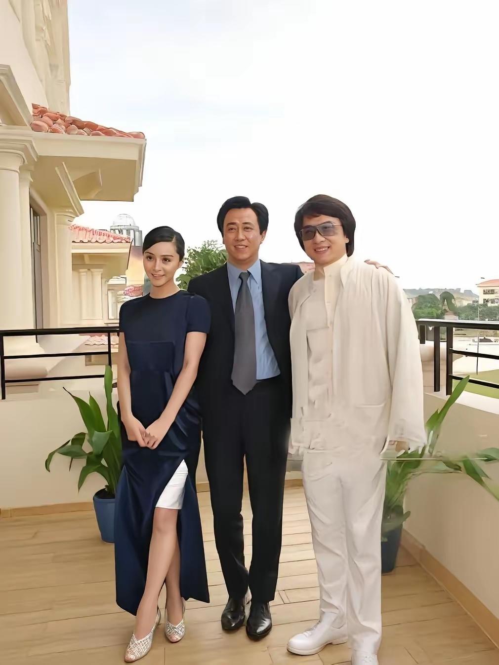 许家印判了——无期！ 站在被告席上，他一脸平静，头发全白、身形浮肿，跟当年那个意