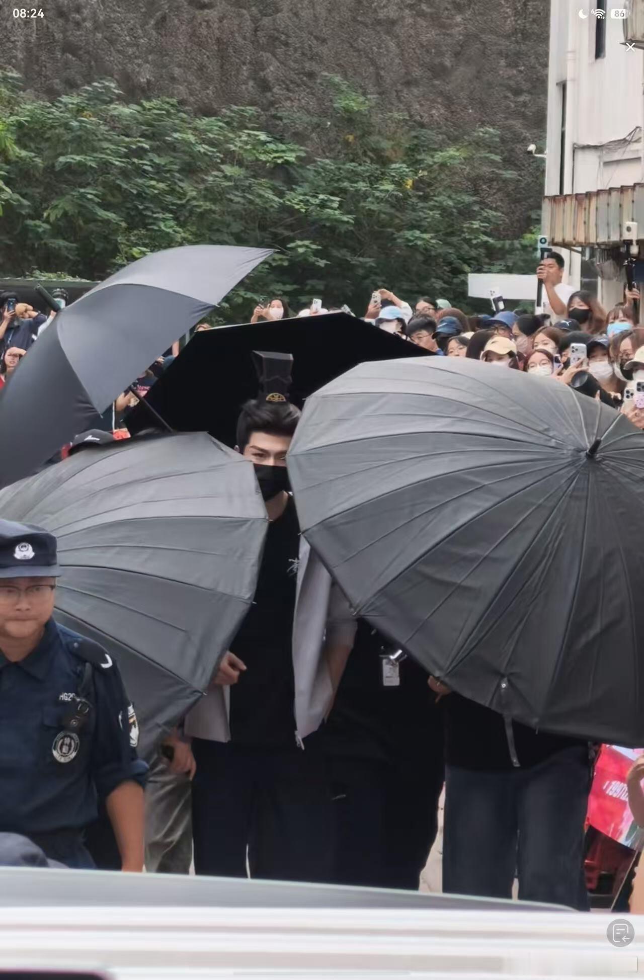 好多人啊！张凌赫新剧《刺棠》开机了 ​​​