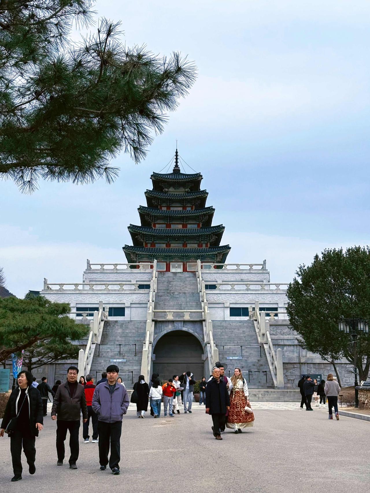 首尔逛街攻略｜在仁寺洞的转角，遇见清溪川的风🍃

仁寺洞的午后，
街上慢悠悠逛