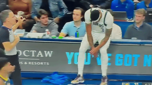 浓眉左小腿酸痛，本场对阵步行者不会回归。[祈祷]浓眉左小腿受伤 ​​​