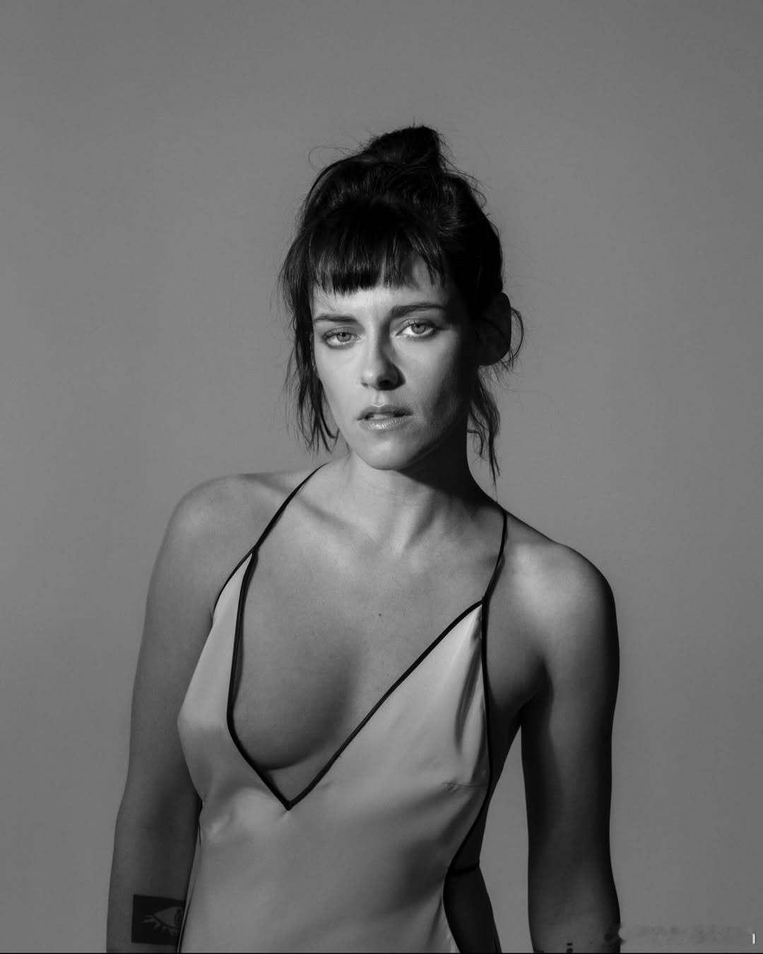 Kristen Stewart克里斯汀斯图尔特之前宣传《水之年代》为《the n