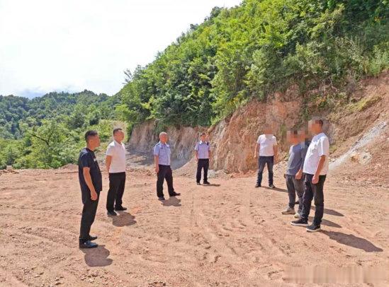 房县 房县自然资源和规划局联合公安雷霆出击 快速破获一起非法采矿案5人落网十堰爆