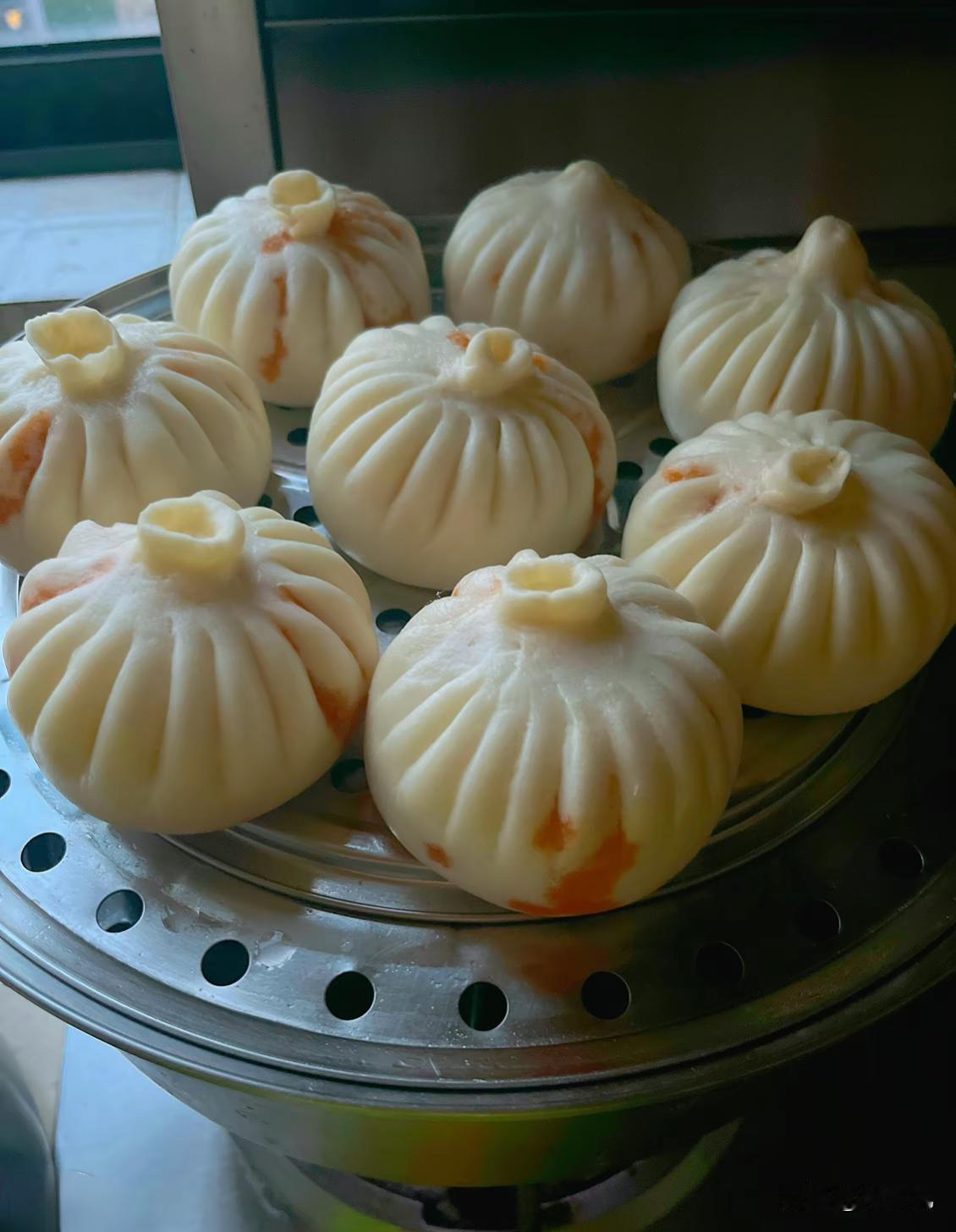 近来陪远嫁的堂妹回来探亲，到处走亲戚，乡间的生活还是挺舒服的，吃的也好。她们昨日