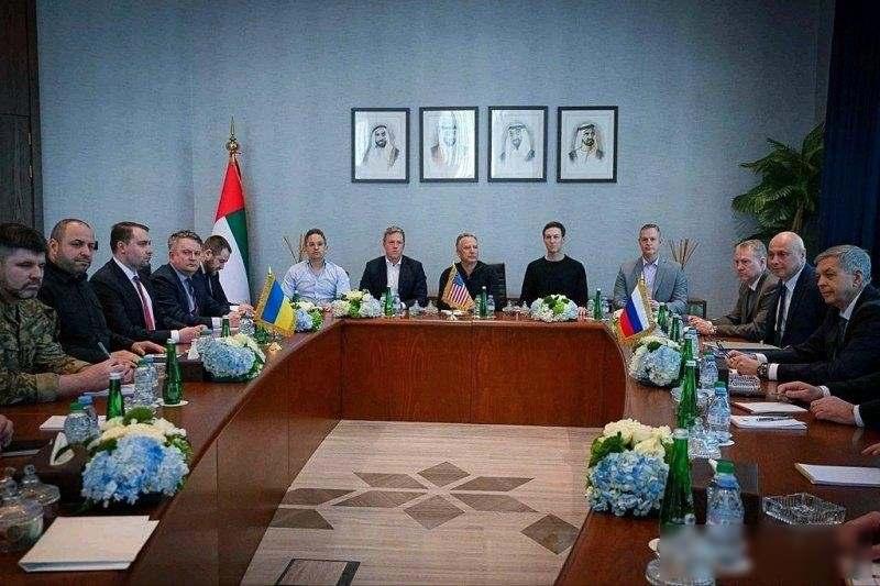 停火谈判桌上没签字，导弹却飞了70多枚，战场比会议室热闹多了

2月4号那天，美