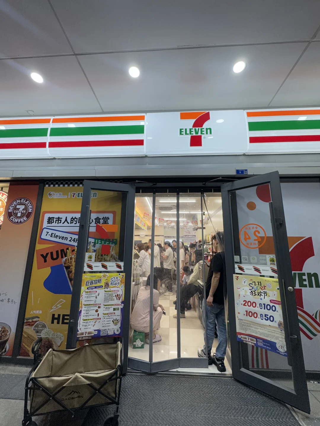 太恐怖了，凌晨的711