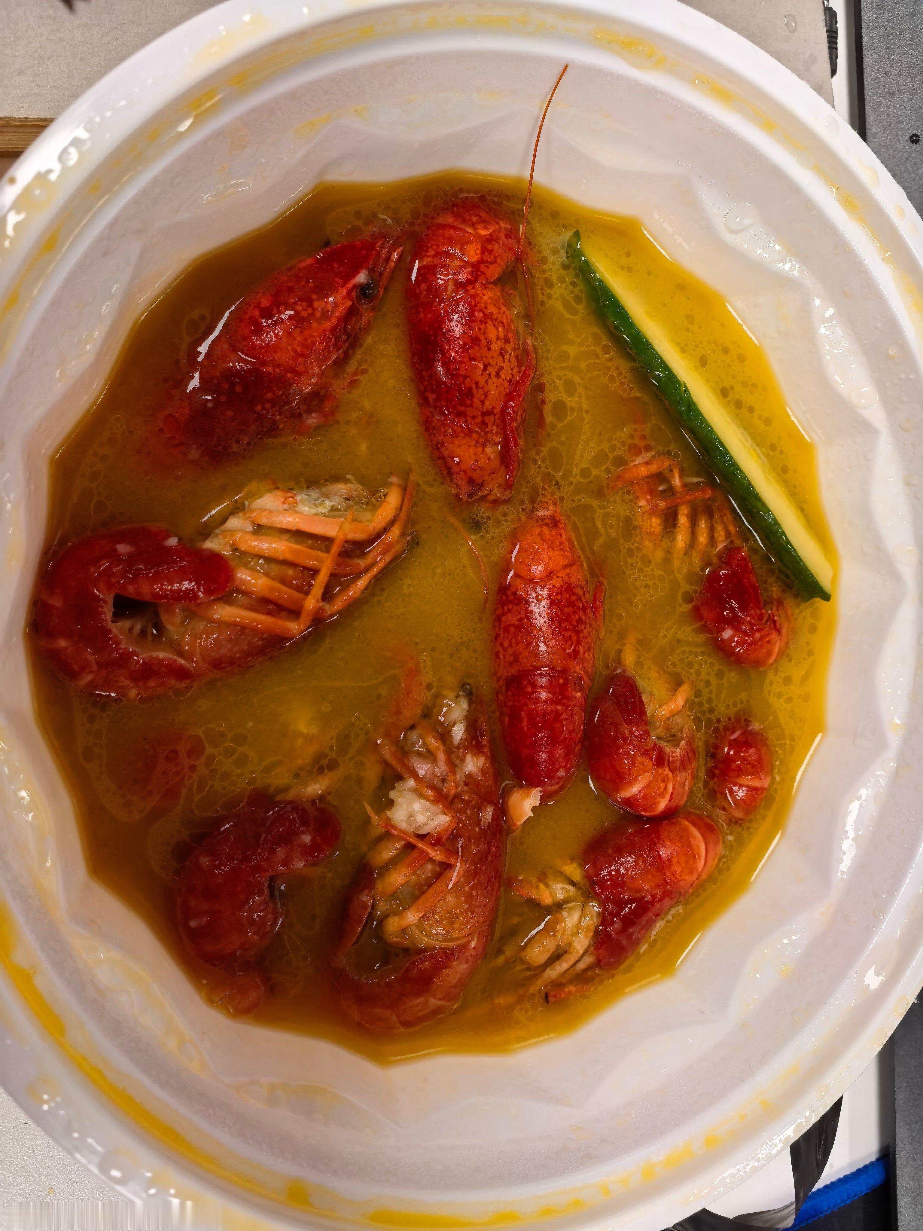 今天中午吃🦞拌面 