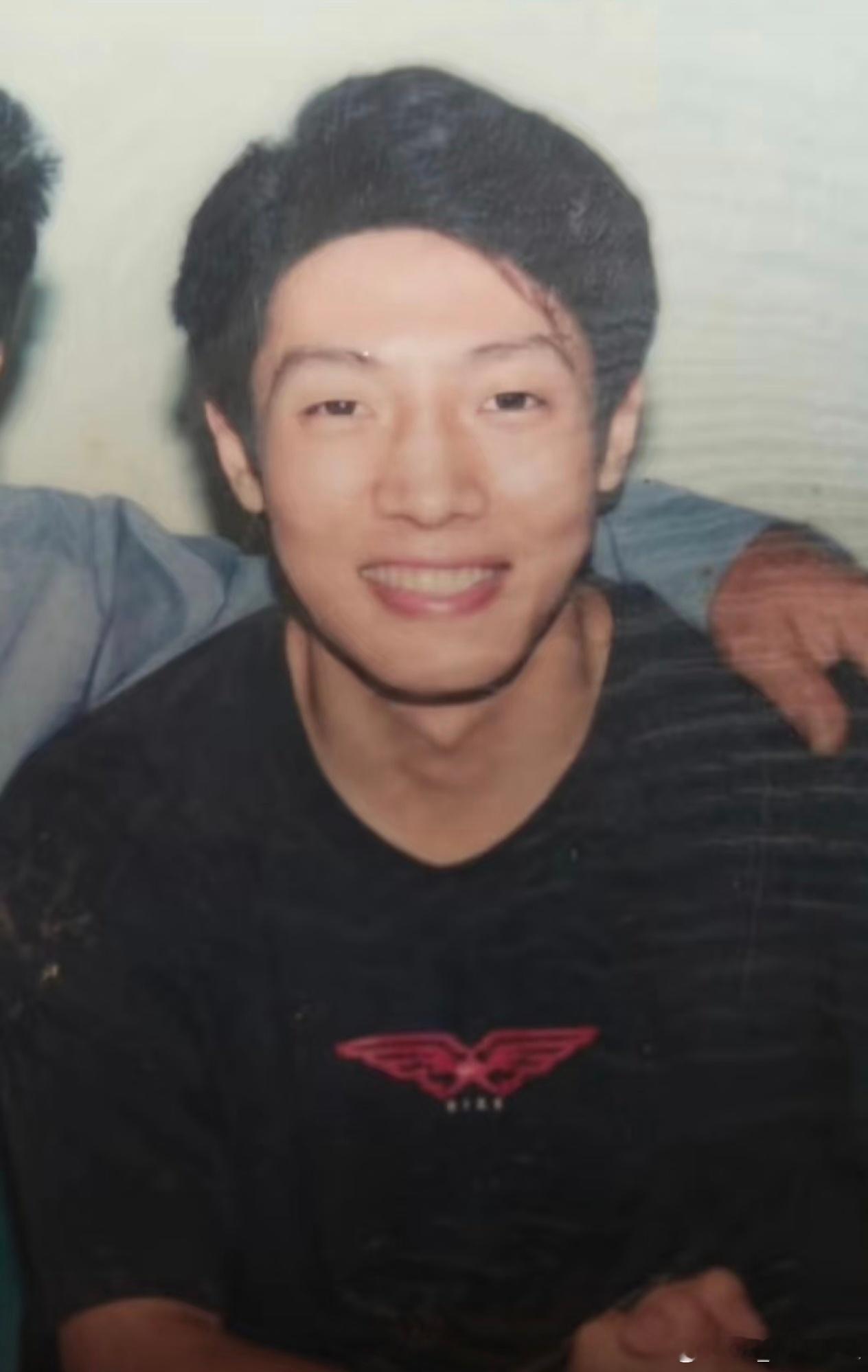 早期撒贝宁意气风发 即便画质高糊 也挡不住他的盛世美颜