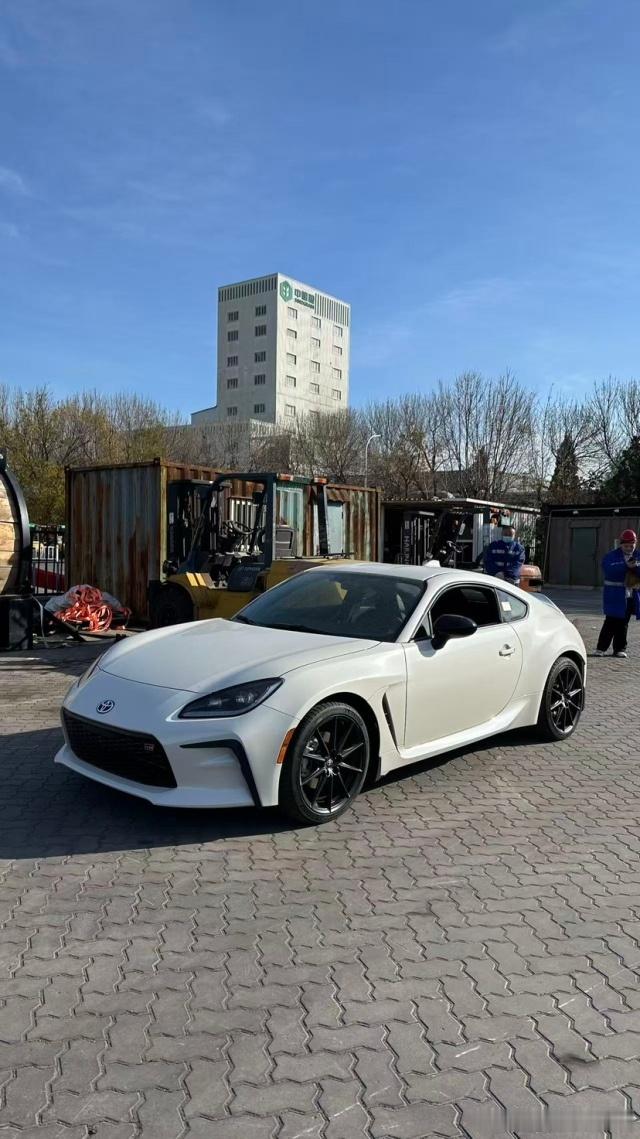 平时开不快，后备箱放点豆腐就快了！GR86 24款 2.4L AT自动 Prem