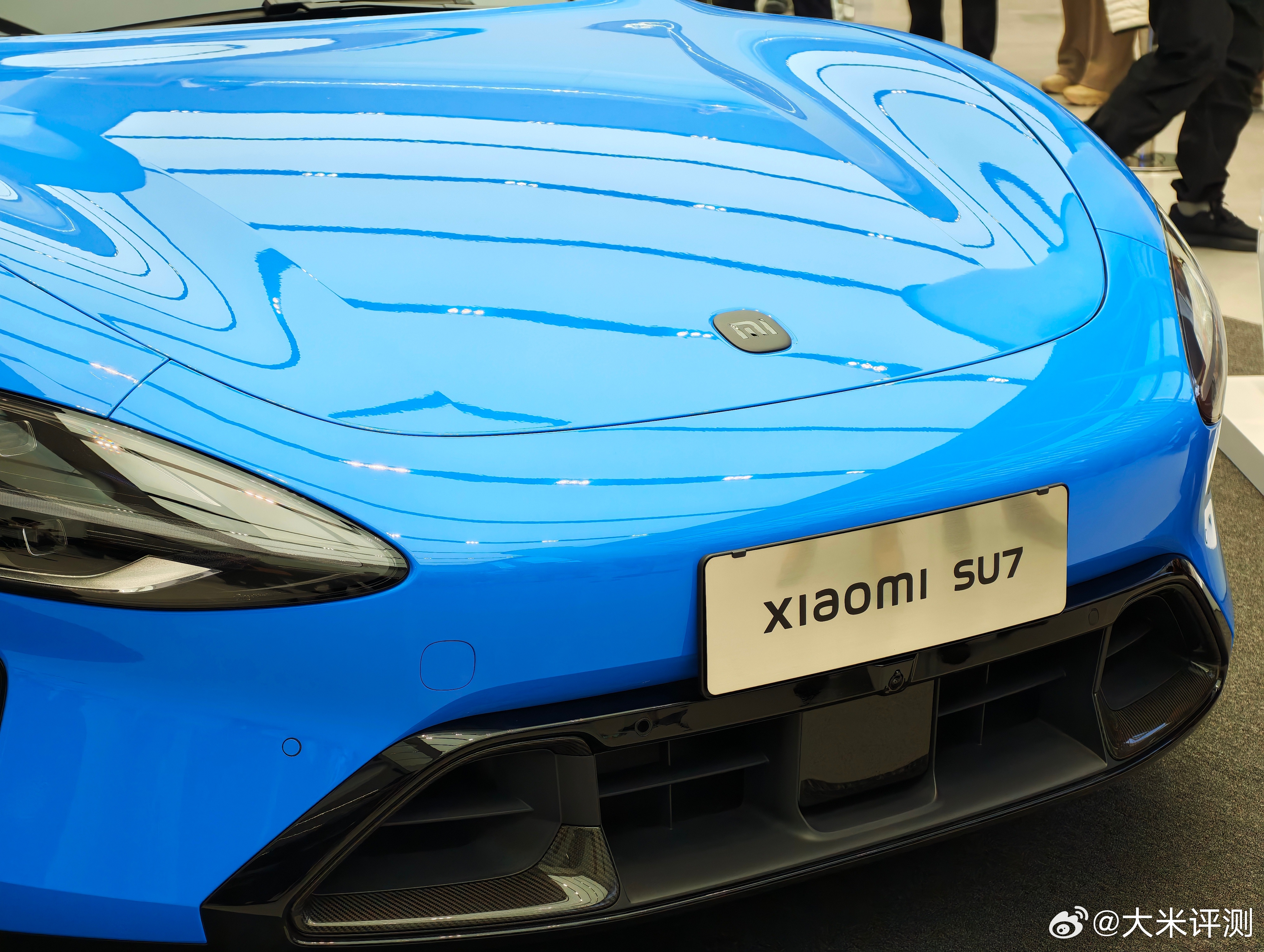 新SU7卡布里蓝真车实拍，打几分？这车漆比预想中好看，另外这个21英寸梅花轮毂是