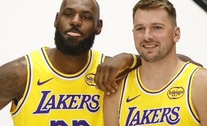 创作训练营开营啦今天，湖人名宿夸梅布朗在自己得播客节目中谈到了湖人当家球星东契奇