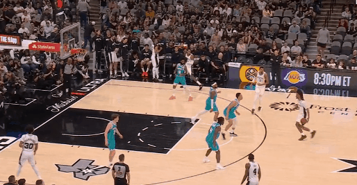 马刺捕住黄蜂：过去23场拿下18场的黄蜂。文班亚马30分钟32分12篮板3封盖2