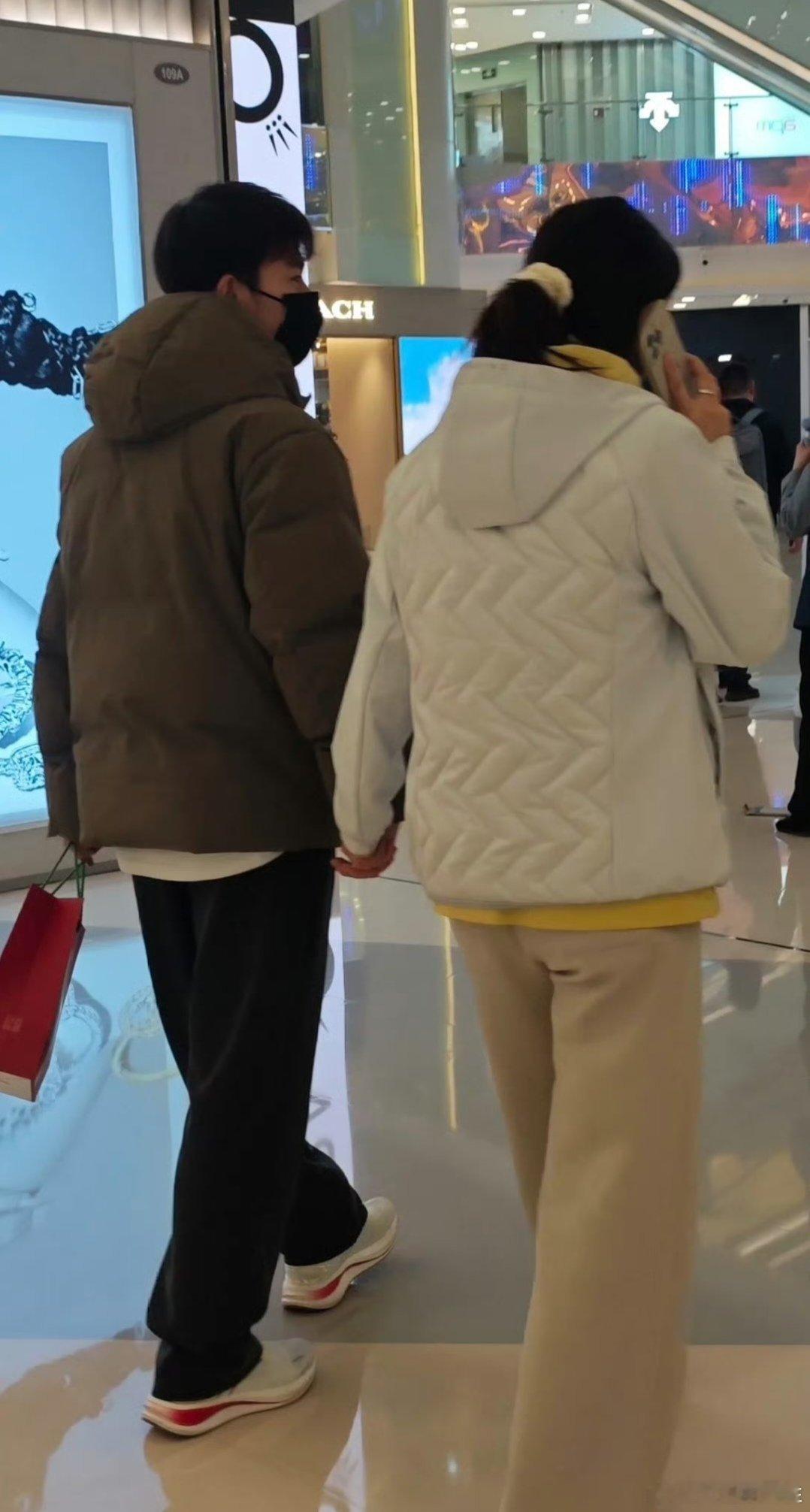 王昶 钱天一  王昶女朋友钱天一  羽坛俊男乒坛靓女，郎才女貌此乃天配！🙏  