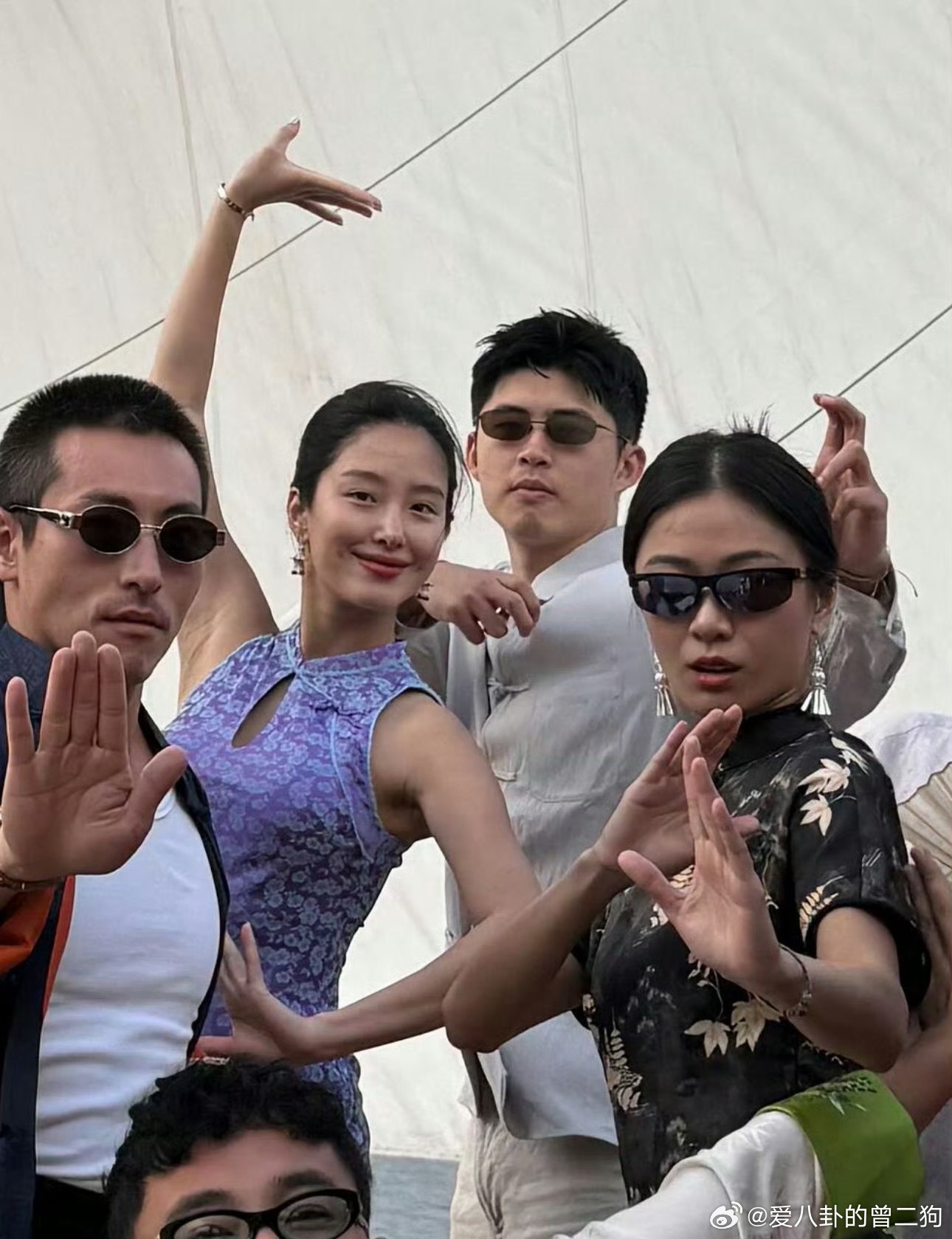 杨采钰首晒与老公合照比陈金飞合适太多了，年龄相近又登对，这挑人的眼光真没话说，锁