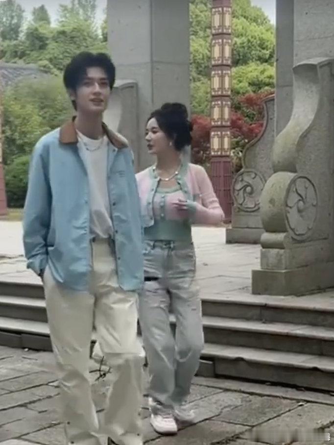 刘些宁陈鹤一姐姐驯狗 一整个被刘些宁陈鹤一的姐狗 CP 拿捏，冷脸御姐和脸红修狗