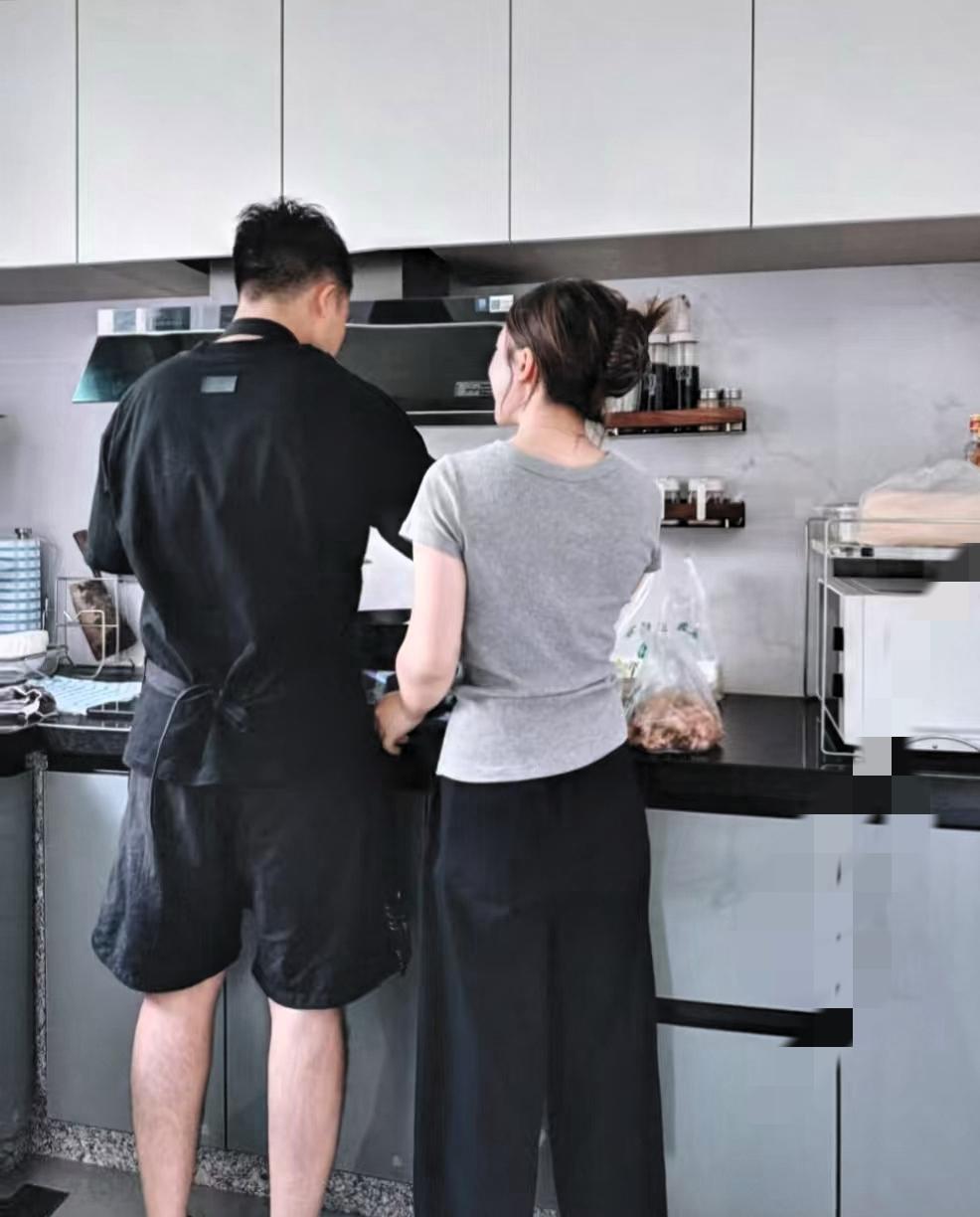 周末女儿女婿回家本是开心事，可我这心里总有点不得劲儿——女婿那声“老婆”喊得也
