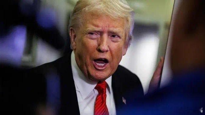 凤凰新闻【特朗普还没启程访华，中国突然公布黄金库存，美国霸权地位已不保】特朗普的