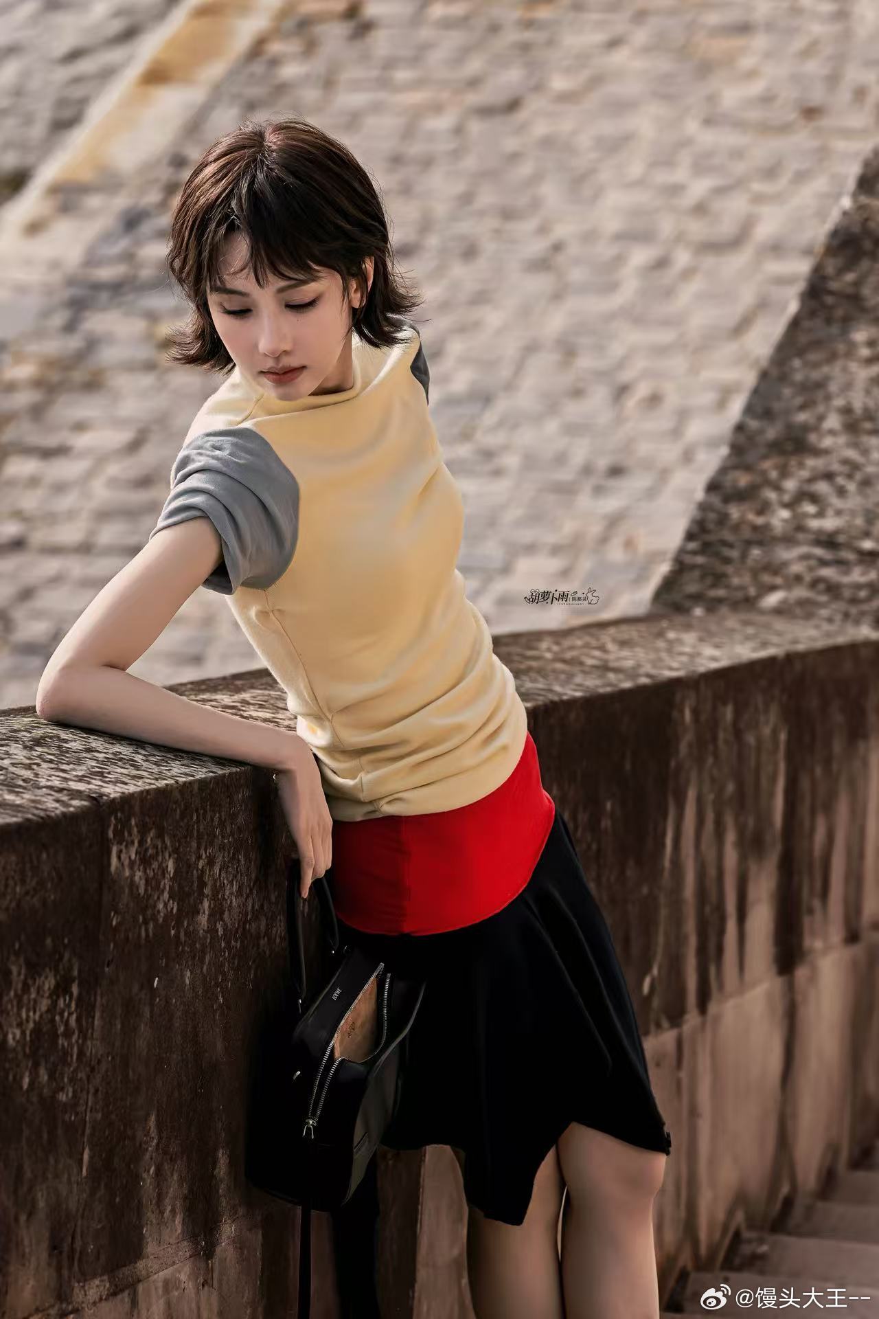 王一博陈都灵罗意威同框 陈都灵一出场就很吸睛，温柔又灵动的东方美感自带滤镜，和罗