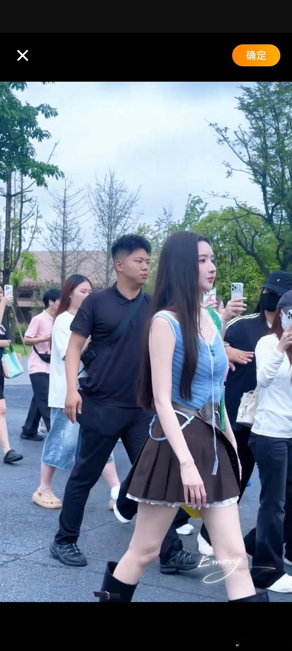 王玉雯AI剧女主既视感王玉雯走路走成t台了这个鼻子真优秀啊脸瘦，又很饱满，好爱 