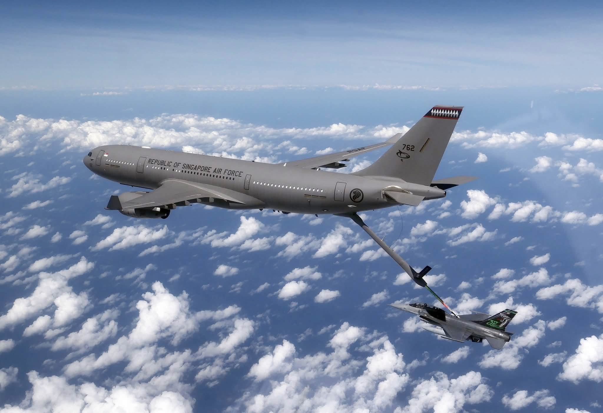 皇家泰国空军的F-16战机从塔克利空军基地出发，经停新加坡前往澳大利亚参加即将举