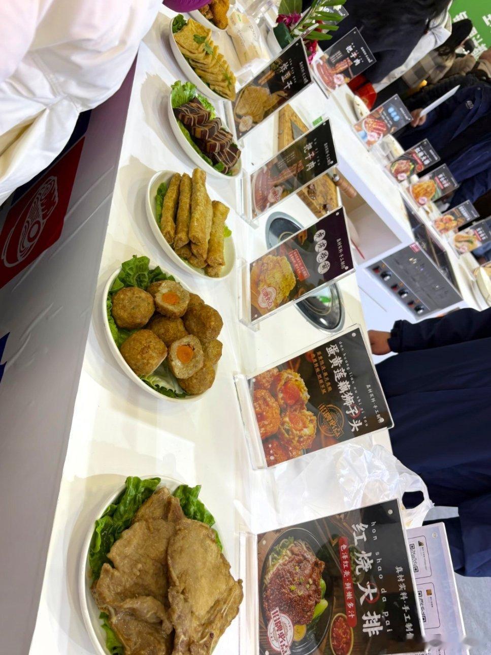 万万没想到！预制菜都开始开大型展会了，行业彻底火出圈
 
如今预制菜早已不是简单