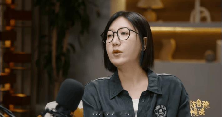 易立竞和鲁豫聊哭了 易立竞与鲁豫的对谈，把离家工作后的迷茫无助都摊开了，这何尝不