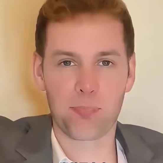 .

原来，今年过年他陪妻子回贵州娘家，第一次尝到当地砂糖橘，瞬间被征服，开启“