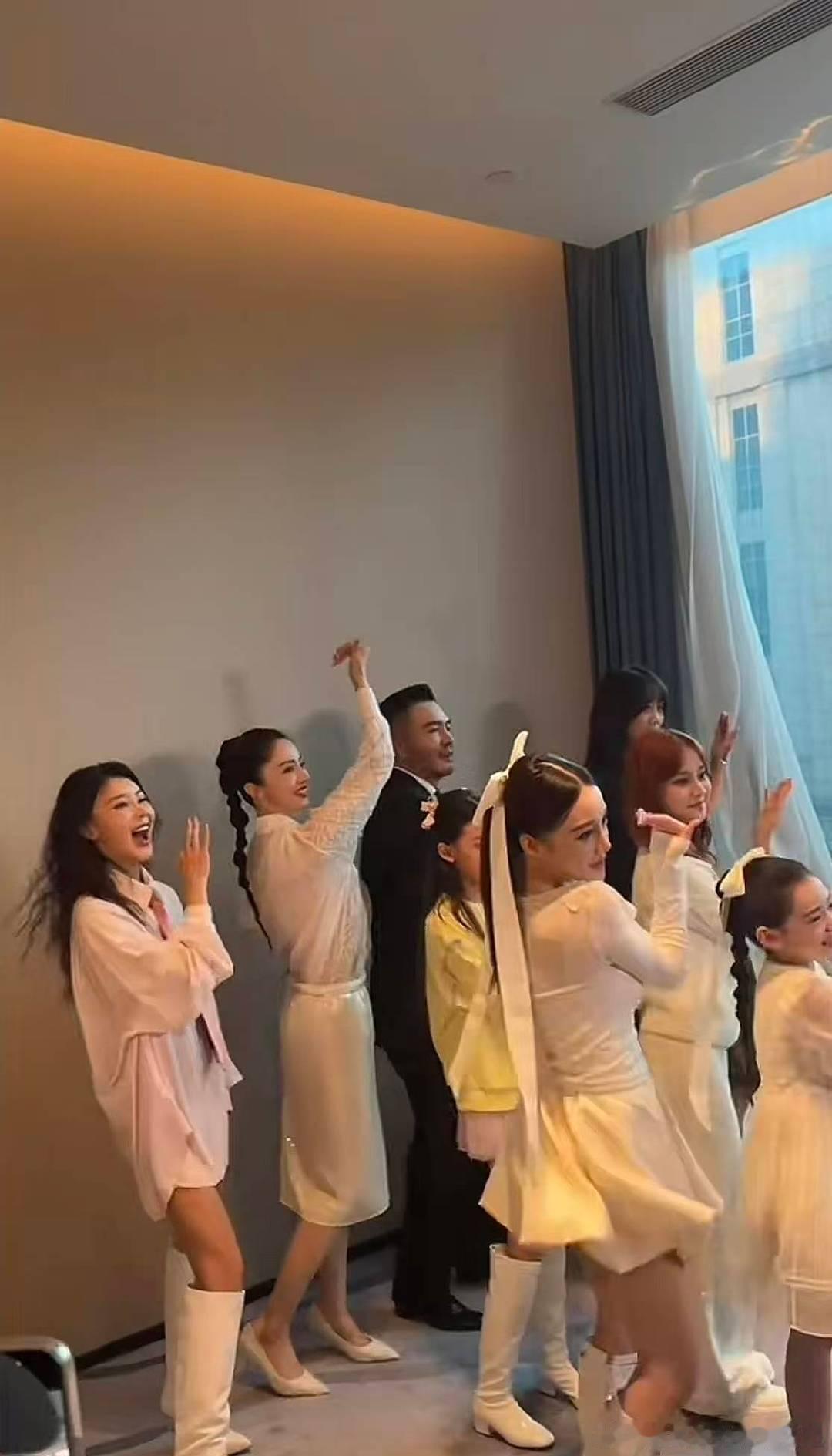 小酒窝甜馨cha了刀马甜馨小酒窝cha了刀马萌娃界的快乐源泉！甜馨小酒窝 “ch