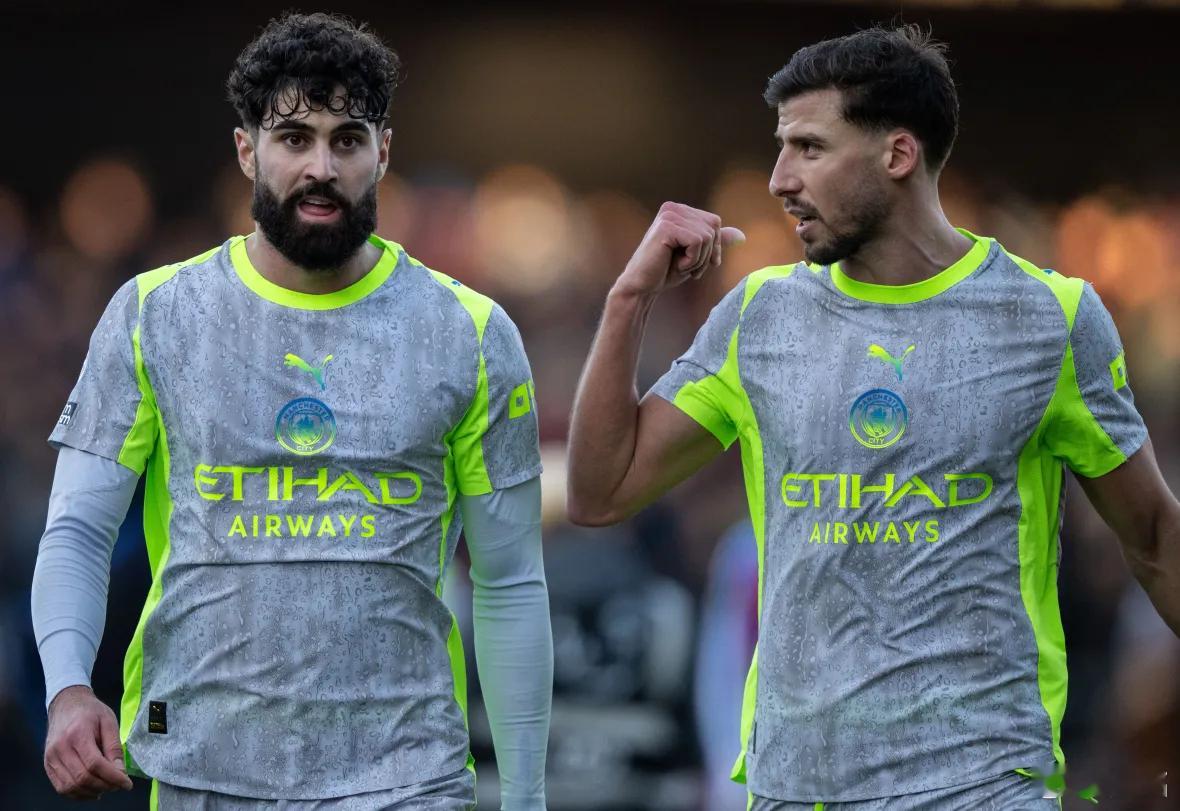 曼城 两大主力中卫都伤了，格瓦迪奥尔胫骨骨裂，迪亚斯肌肉拉伤。这时候本该是斯通斯