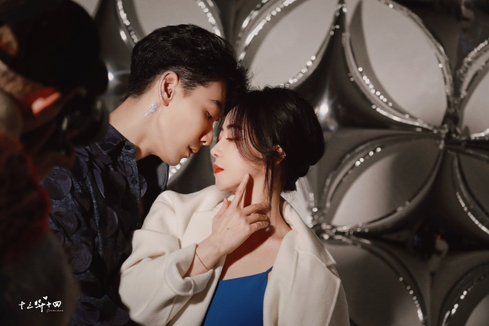 #陈紫函戴向宇情人节合体大片# 情人节合体大片，真夫妻就是好嗑！ ​​​