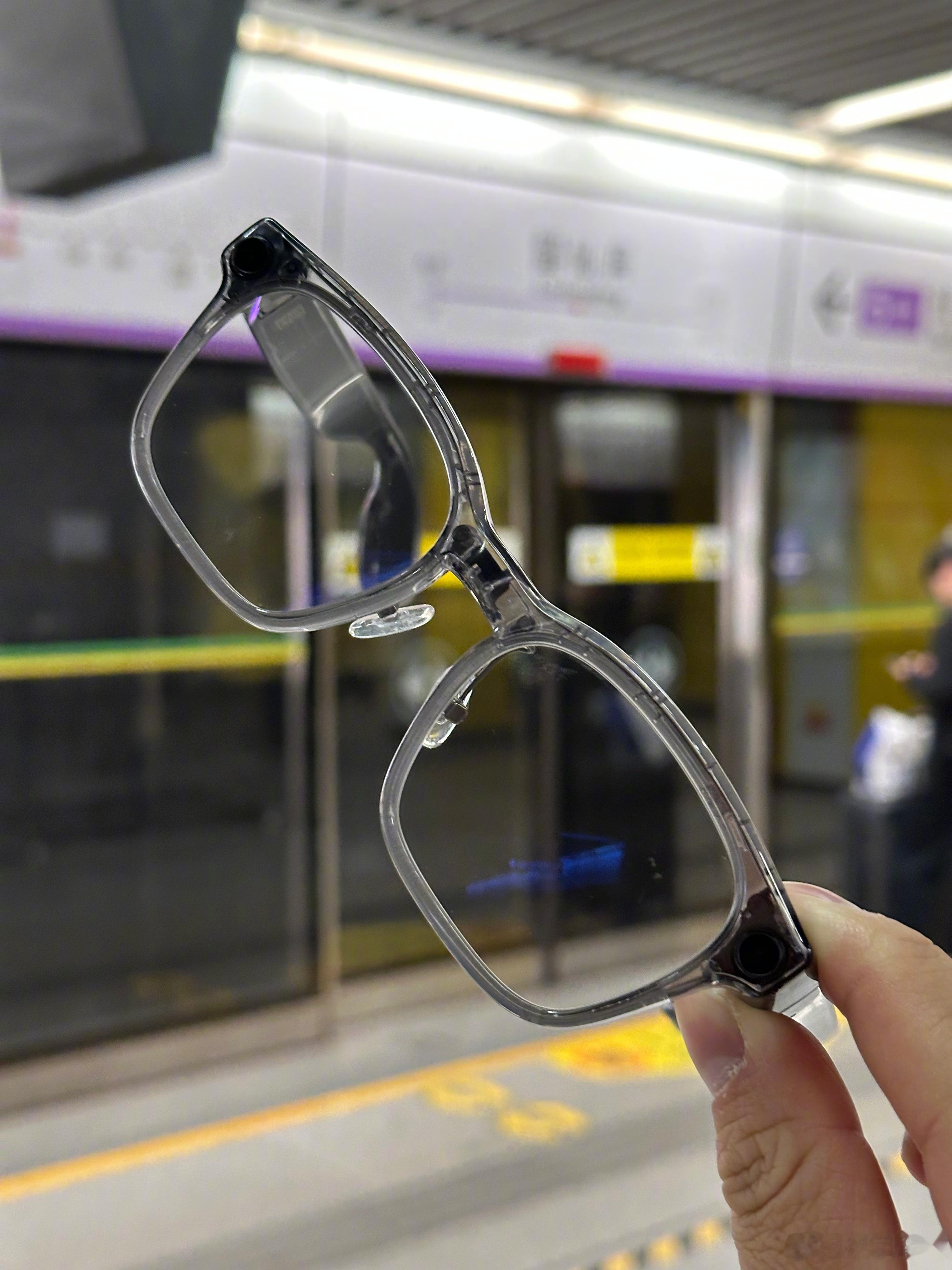 连续佩戴理想 AI 眼镜👓一周，整理出 3 个核心注意点1、眼镜形态对本身戴眼