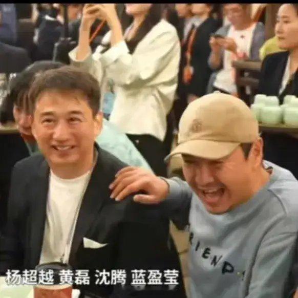 黄磊在乌镇宴请圈内好友吃饭，这说明了3件事。虽然有人嘲讽他厨艺，但这只是笑话而已