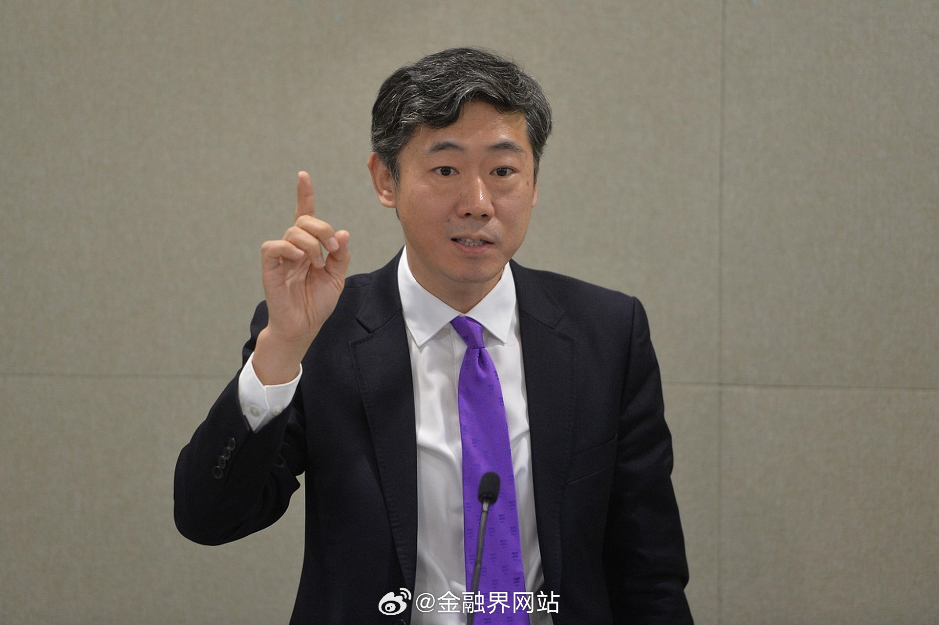 【清华教授李稻葵：中国摩托车行业被低估，禁限摩和13年强制报废压制市场空间】 清