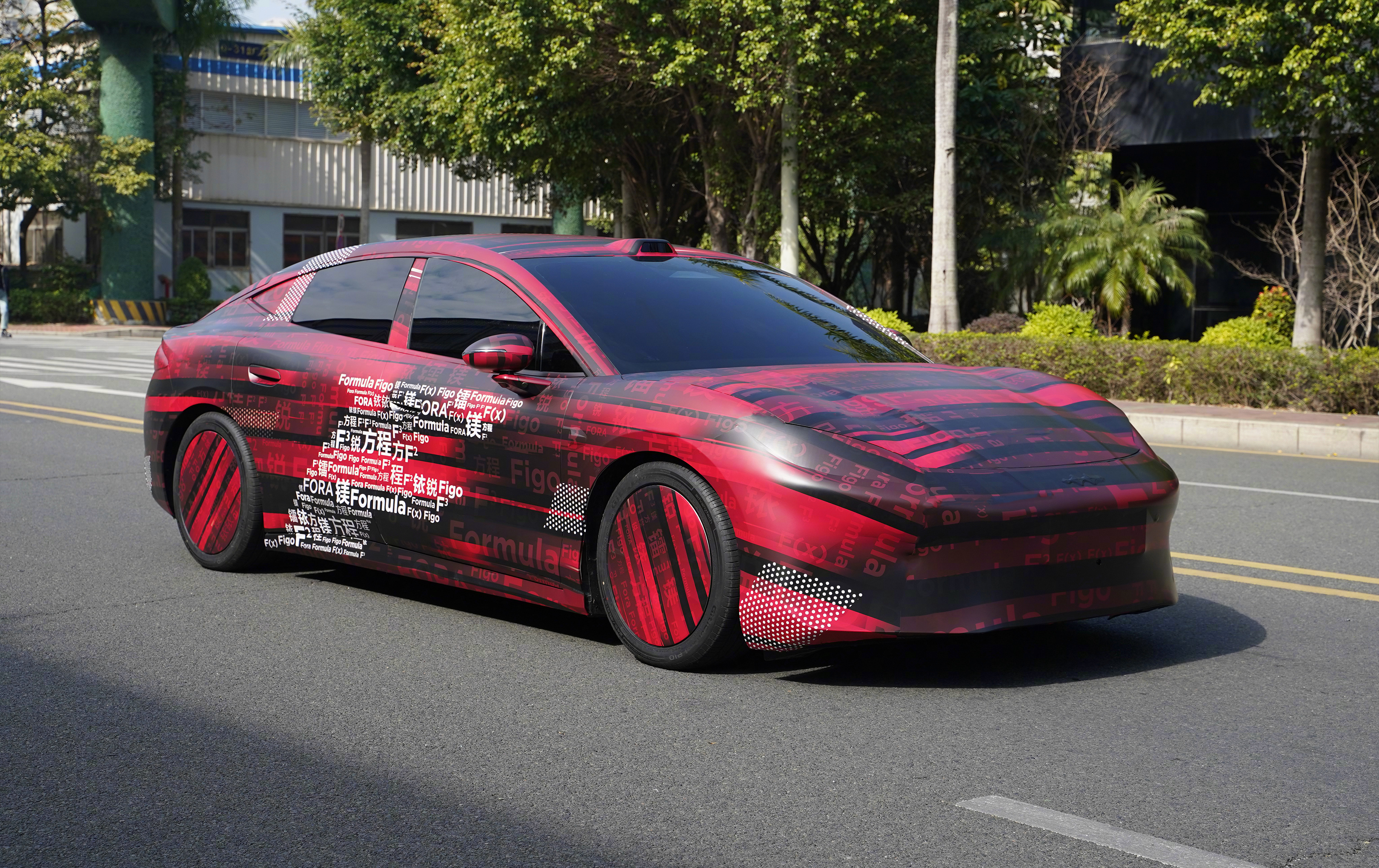 哇哇哇，方程豹首款轿车谍照曝光车长超5米，设计优雅动感，溜背线条和低趴姿态极具轿