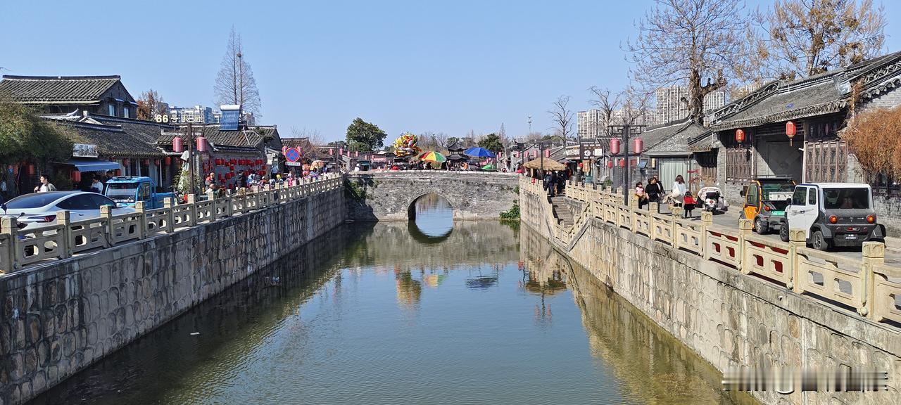 春晚直播时你在干什么春晚总是很期待，但春晚直播开始以后，我只坚持了不到一个小时，