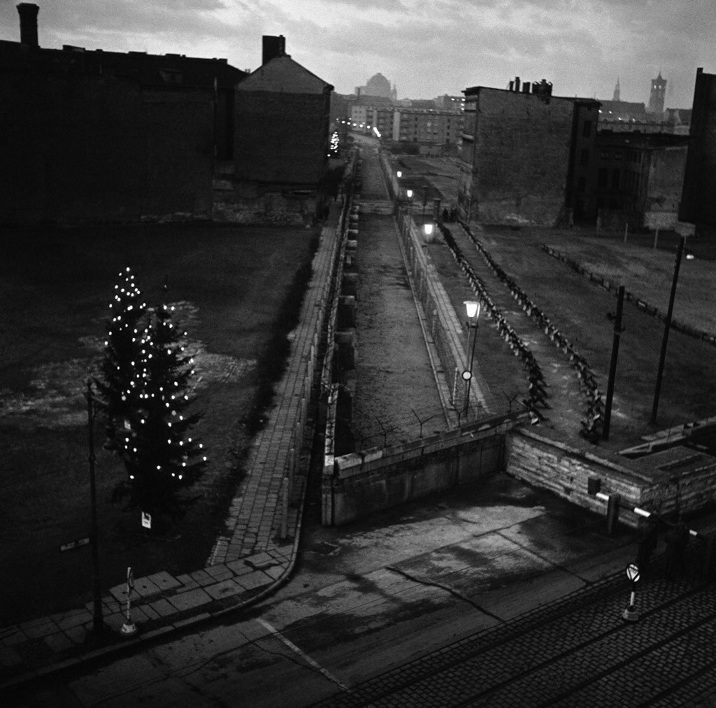 1961，柏林墙旁的圣诞树 