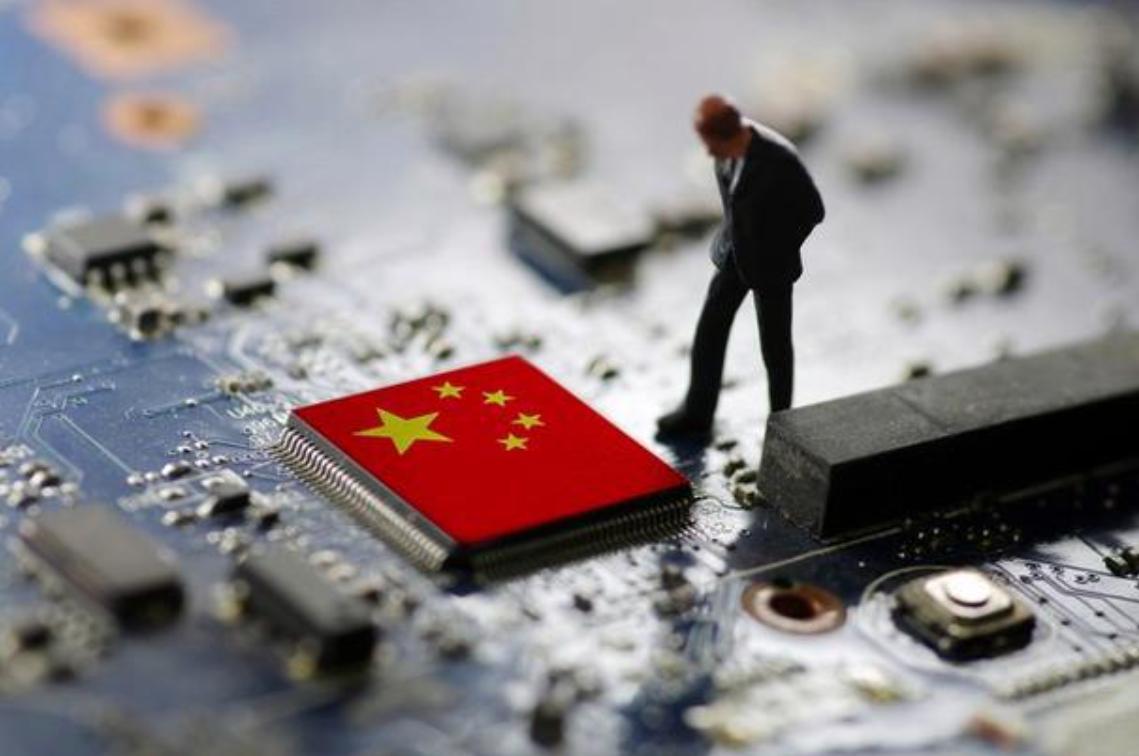 对于美国政府批准向我国出售芯片，对不起，中国人不买账，我们不稀罕，我们不吃美国人
