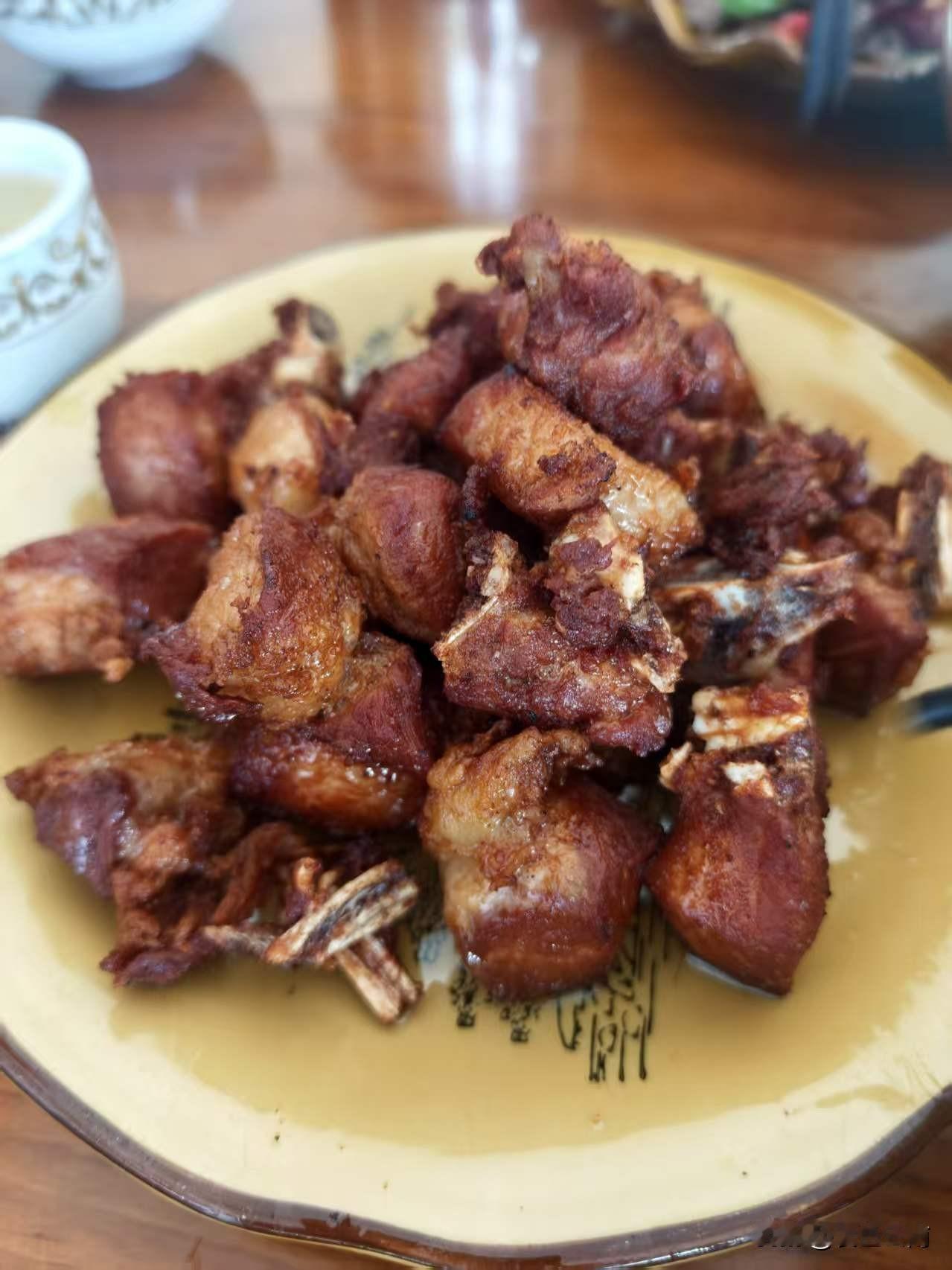 美食在乡间，这家艳福食馆是老店，也是我们每次经过墨江都要下高速去乡道去青龙厂吃的