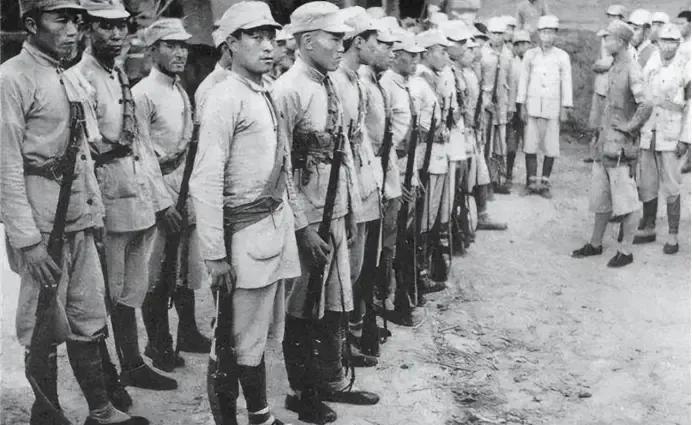 1944年，土匪头子给新四军写信：“求借40万发子弹！”首长看完信，哭笑不得：“