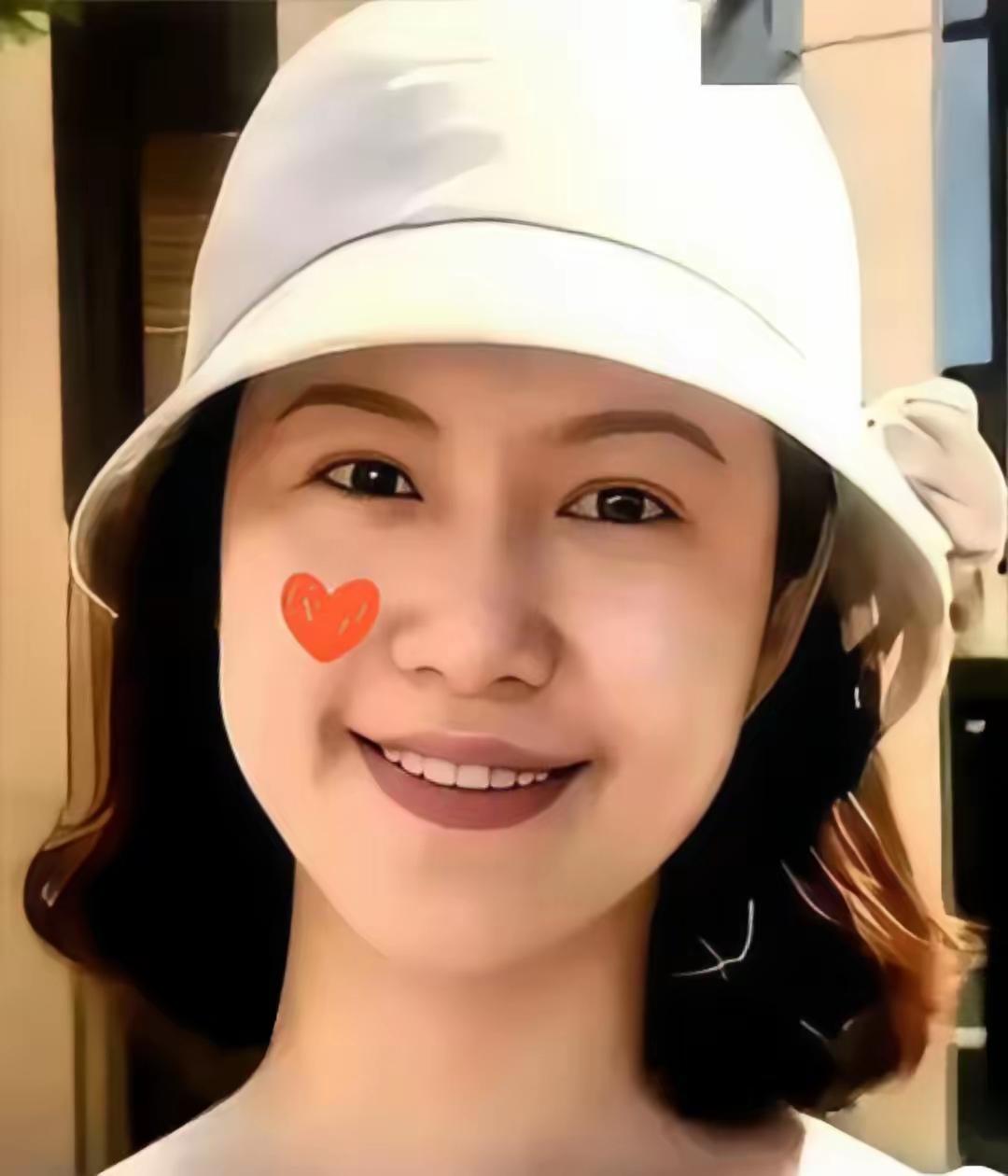 当代最动人的女性独白——
翁帆写下：
“我走向杨先生，不是奔向锦衣玉食，也不是图