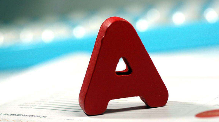 #A股#【沪指跌超6%，创业板指跌近10%，场内超5200股飘绿】#全球股市巨震