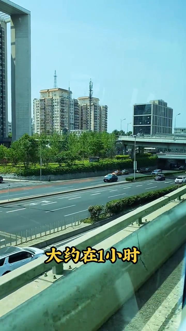 周边公交游：916快打卡北京怀柔水库。
假期的时候尽量不要远行，因为回来的时候也