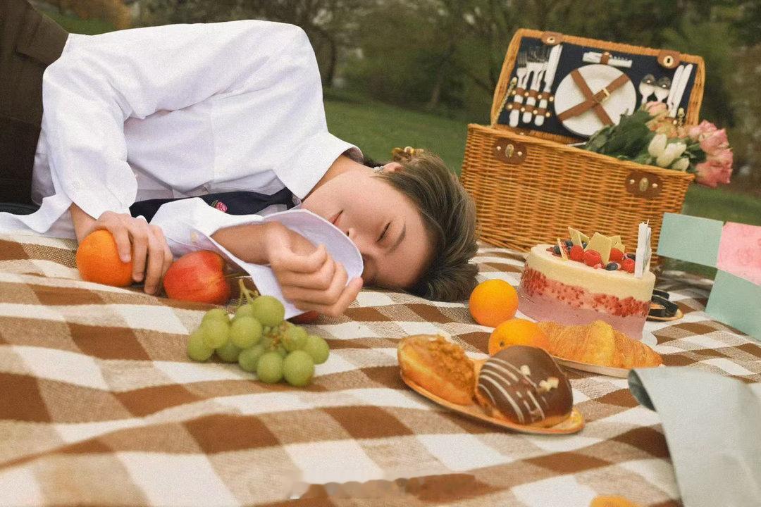 刘雨昕原创生日单曲 这首歌不是关于“忘记”，是关于“记得但继续走”。刘雨昕把告别